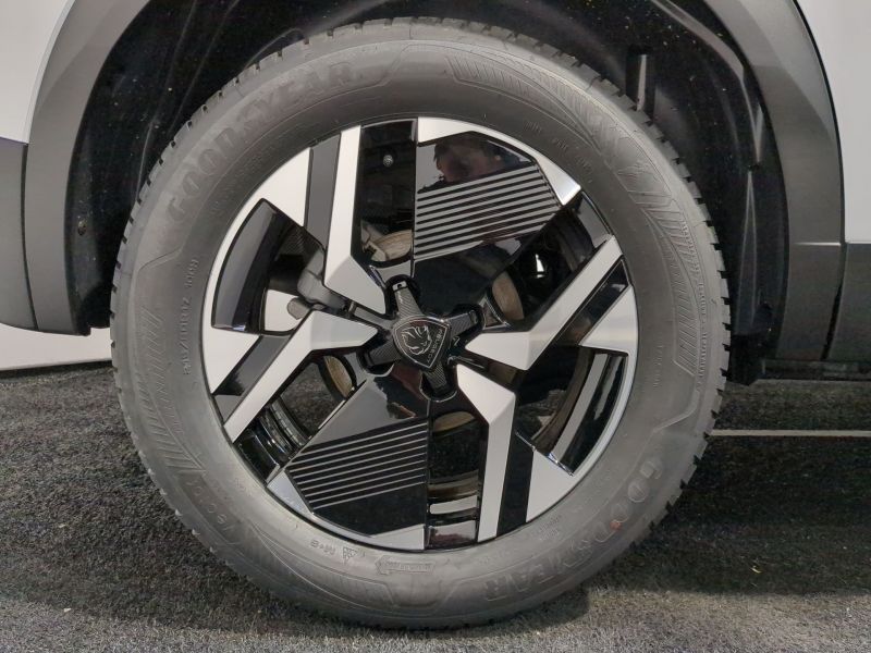 Peugeot 2008 Allure  Hybrid 145 e-DCS6 Neuve