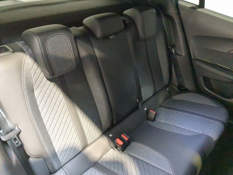 Peugeot 2008 Allure  Hybrid 145 e-DCS6 Neuve