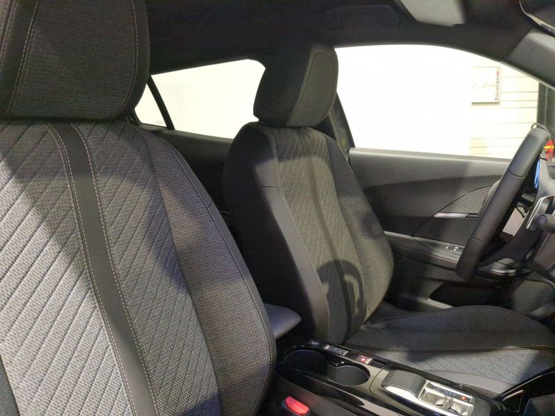 Peugeot 2008 Allure  Hybrid 145 e-DCS6 Neuve