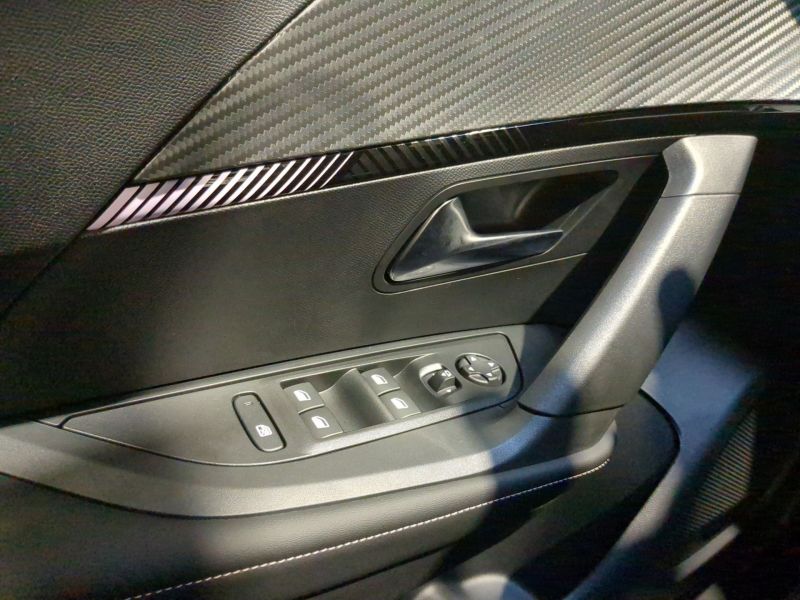 Peugeot 2008 Allure  Hybrid 145 e-DCS6 Neuve