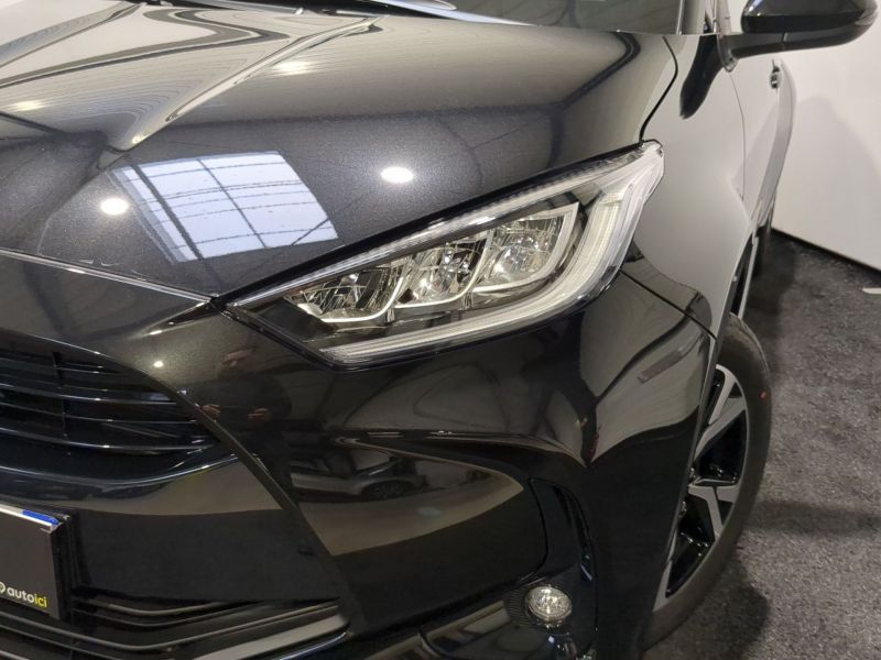 Toyota YARIS HYBRIDE Design   116h Neuve