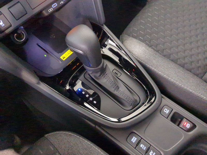 Toyota Yaris cross hybride Design    130h 2WD Neuve