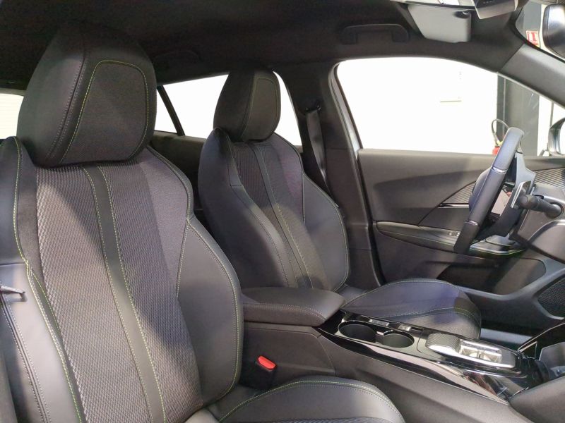 Peugeot 2008 GT  Hybrid 145 e-DCS6 Neuve