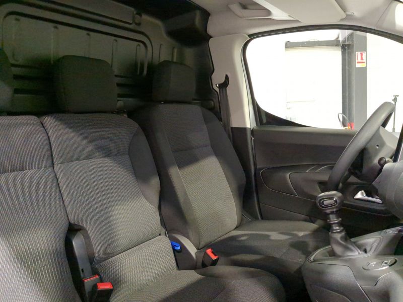 Peugeot Partner fourgon -   M DIESEL 100 CH MANUELLE Neuve